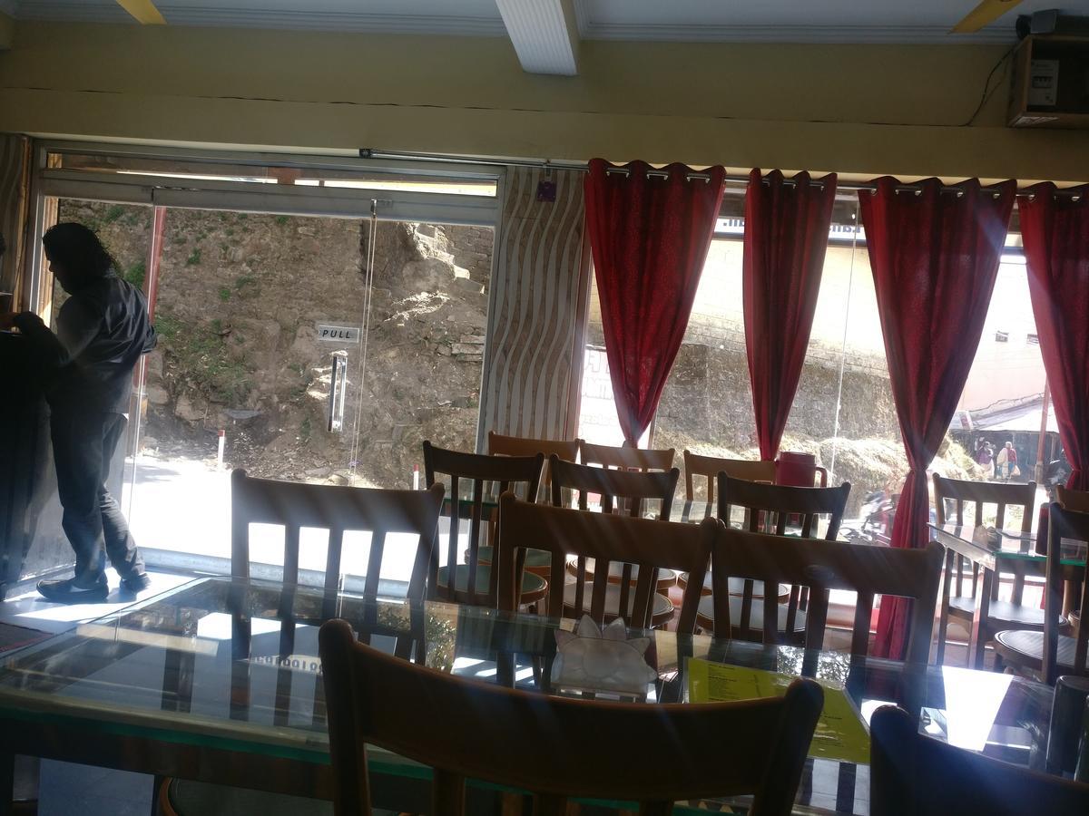 Galaxy Hotel & Restaurant Лансдаун Екстериор снимка