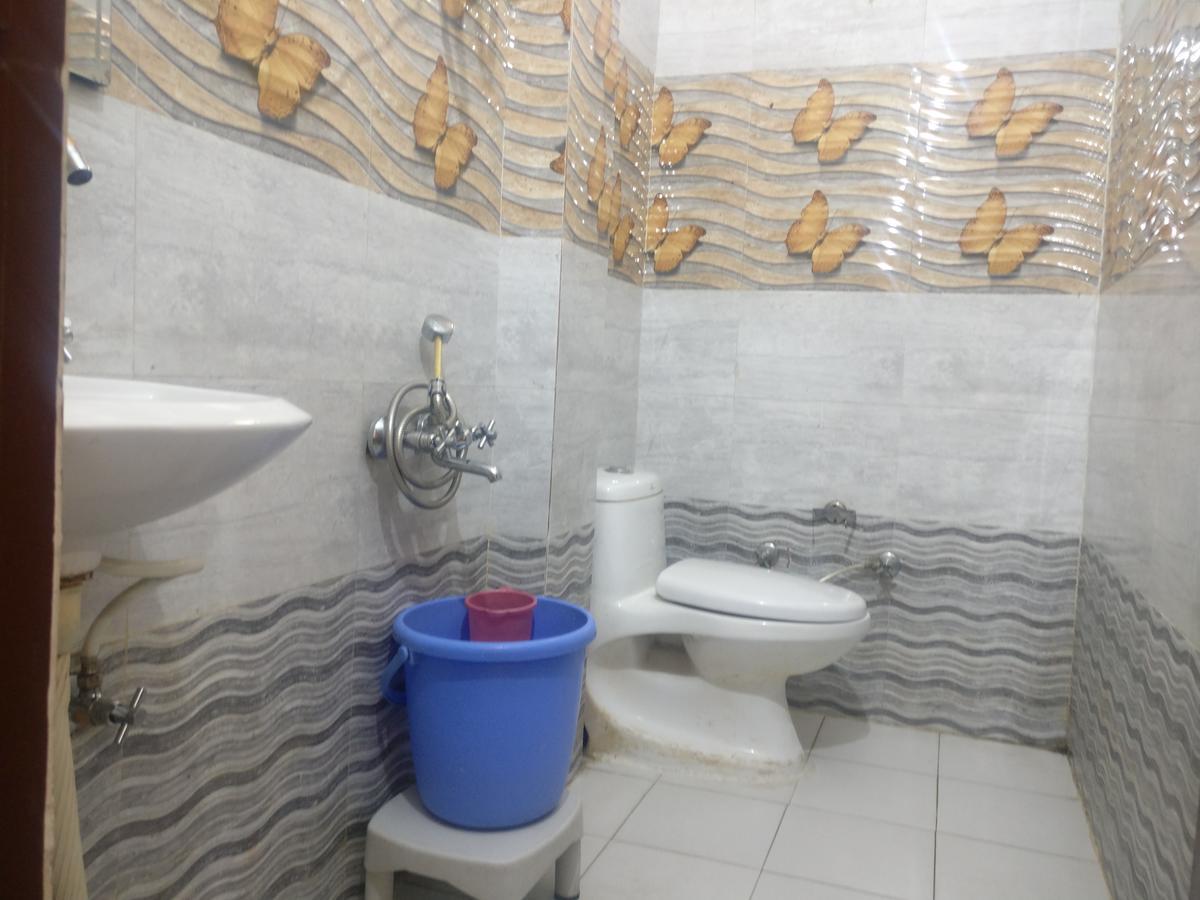 Galaxy Hotel & Restaurant Лансдаун Екстериор снимка