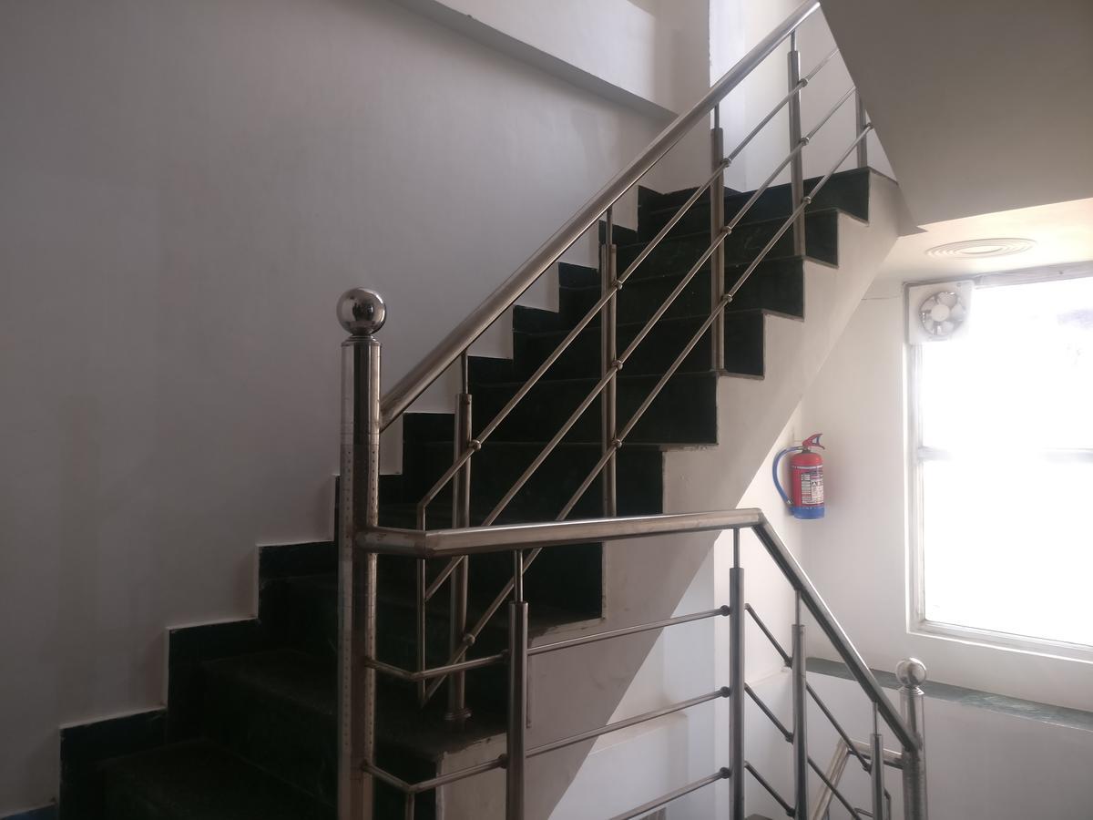 Galaxy Hotel & Restaurant Лансдаун Екстериор снимка